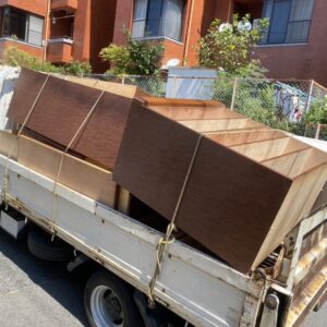 大分市で大きなタンス3点を6階から回収！